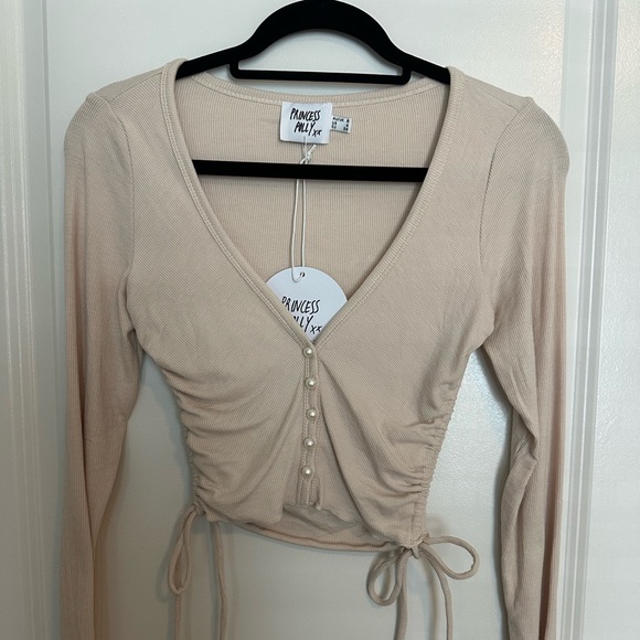New with Tags Princess Polly Long Sleeve crop top with Pearl Buttons Size 4/S - Picture 1 of 2